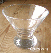 健康レシピの料理と暮らしを楽しむ器：円錐型のガラスの小鉢